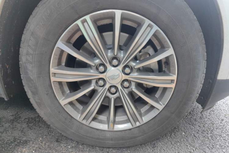 Used Cadillac XT5 2018 25T Luxury Model Right Front Wheel Hub