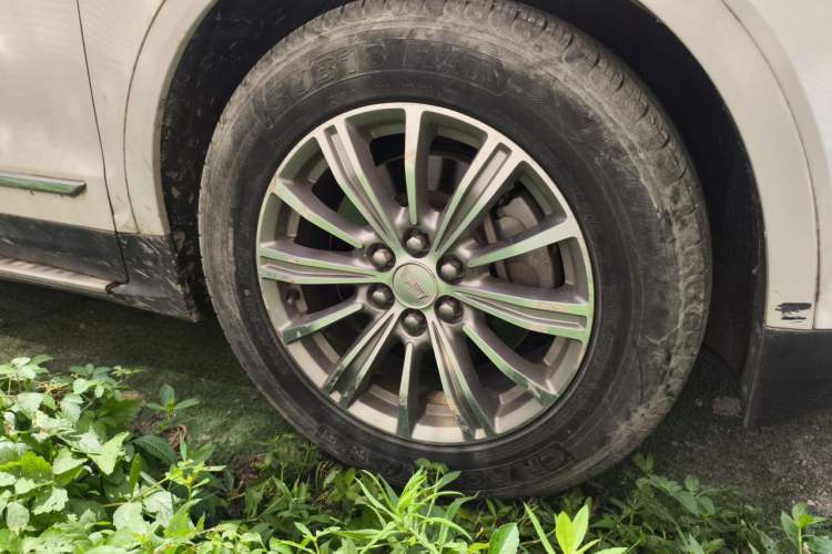 Used Cadillac XT5 2018 25T Luxury Model Right Front Wheel Hub