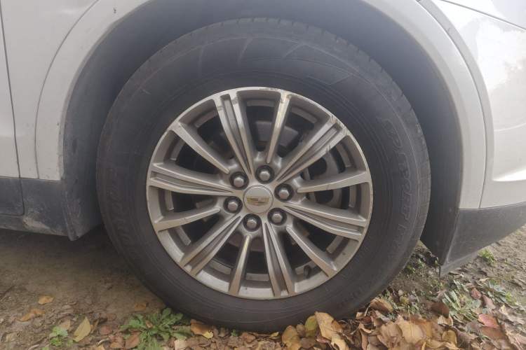 Used Cadillac XT5 2018 28T Four-Wheel Drive Luxury Model Right Front Wheel Hub