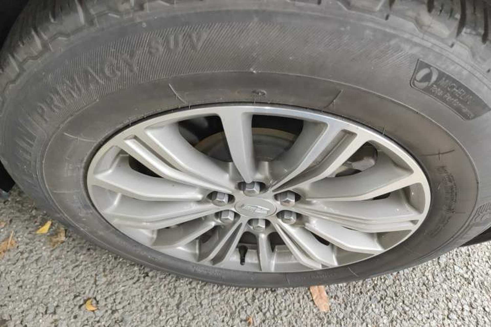 Used Cadillac XT5 2018 28T Four-Wheel Drive Luxury Model Right Front Wheel Hub