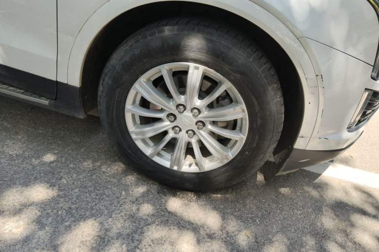 Used Cadillac XT5 2018 28E Four-Wheel Drive Tech Version Right Front Wheel Hub