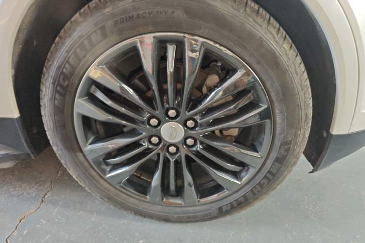 Used Cadillac XT5 2018 28E Four-Wheel Drive Leading Version Right Front Wheel Hub