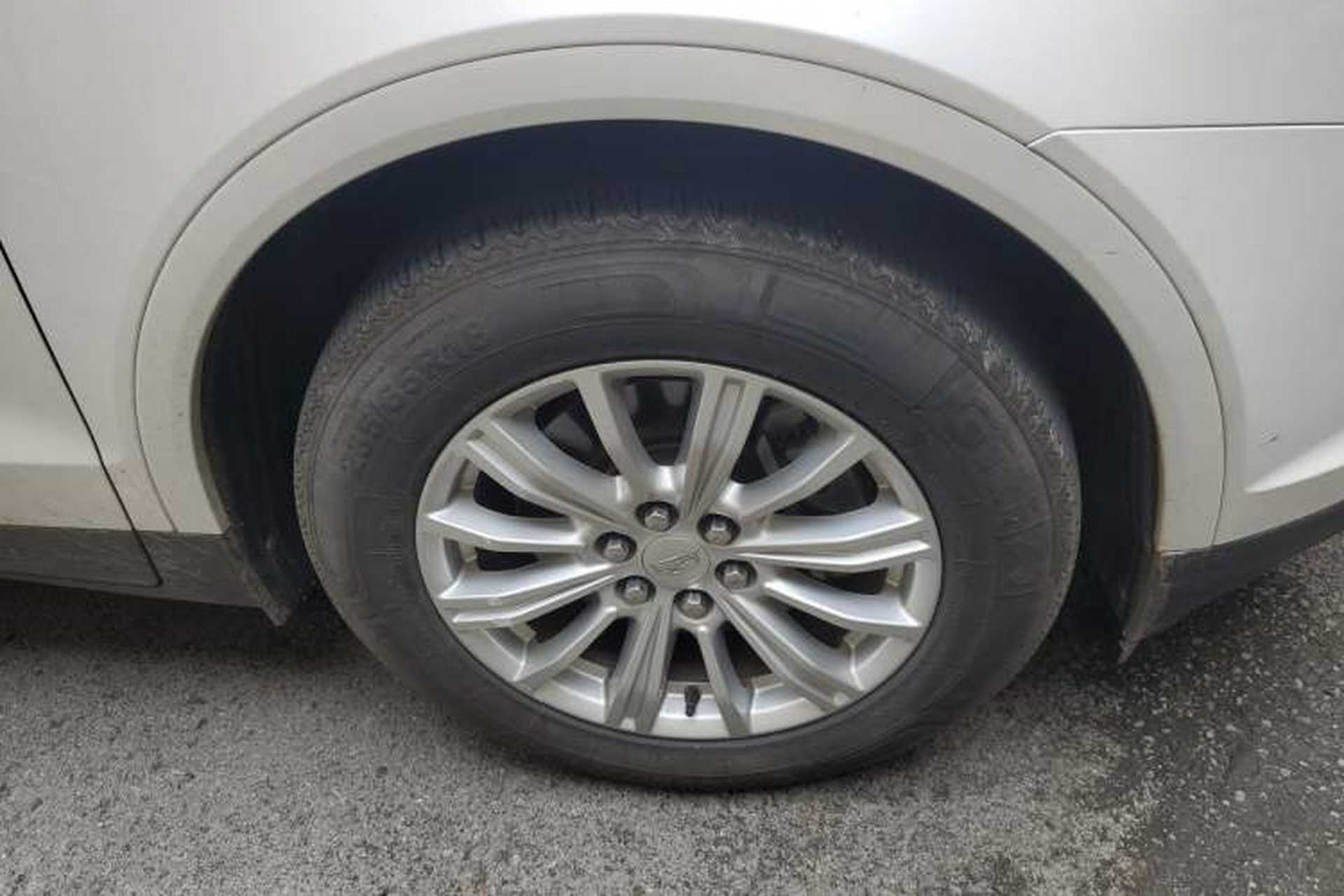 Used Cadillac XT5 2018 25T Tech Model Right Front Wheel Hub