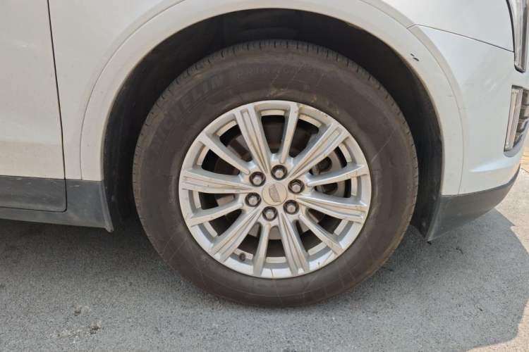 Used Cadillac XT5 2018 28E Four-Wheel Drive Tech Version Right Front Wheel Hub