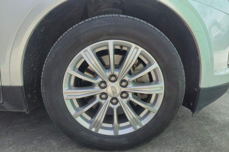 Used Cadillac XT5 2018 28E Four-Wheel Drive Tech Version Right Front Wheel Hub