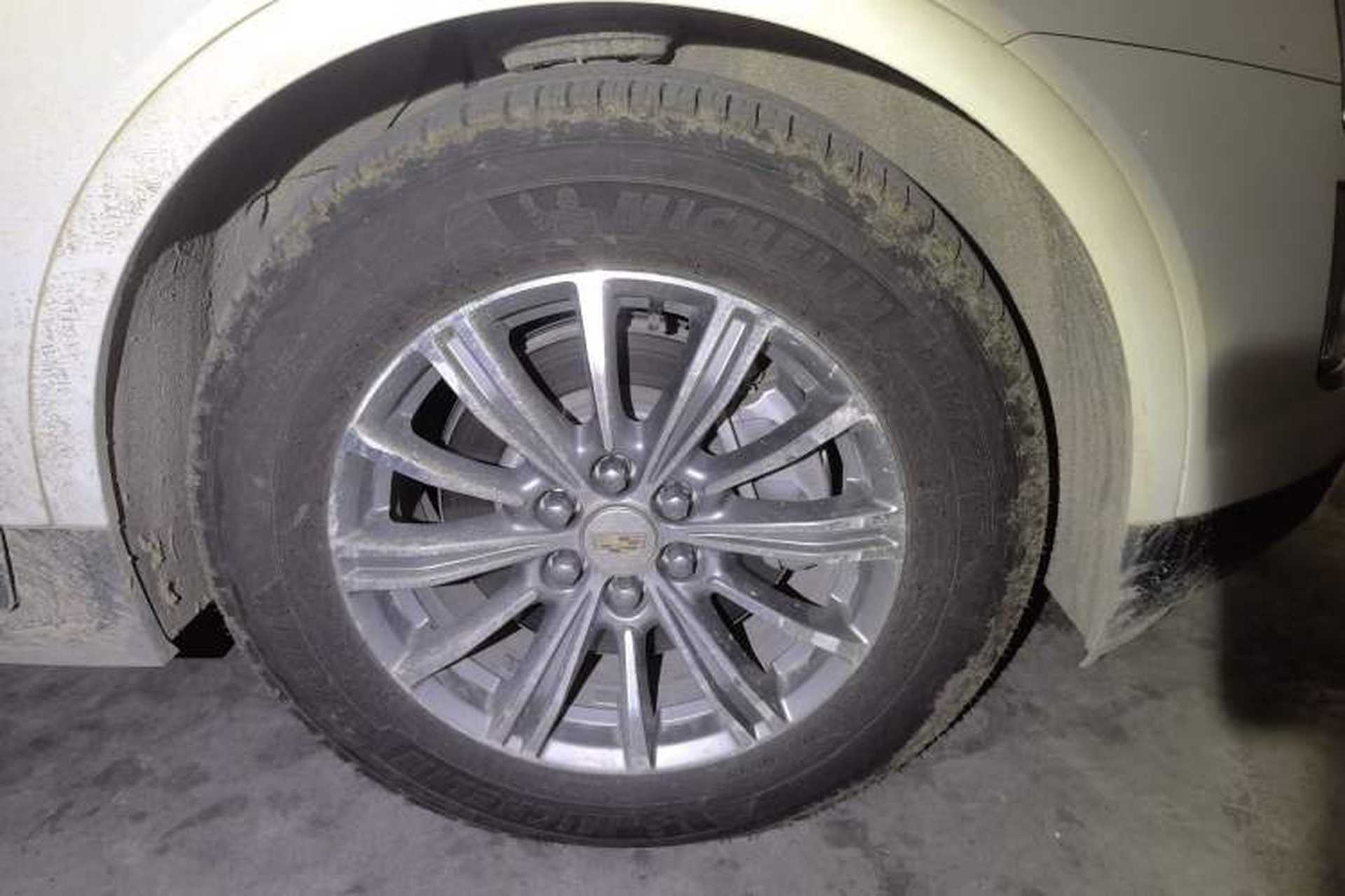Used Cadillac XT5 2018 25T Luxury Model Right Front Wheel Hub