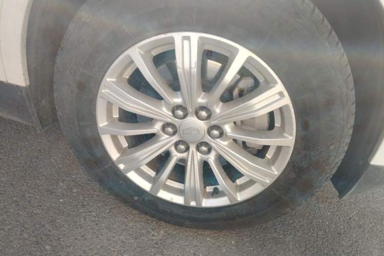 Used Cadillac XT5 2018 28E Four-Wheel Drive Tech Version Right Front Wheel Hub