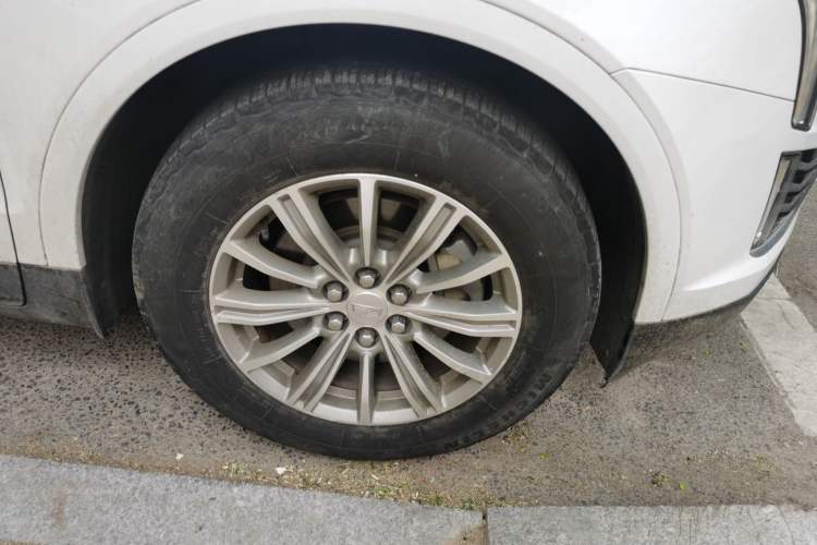 Used Cadillac XT5 2018 25T Luxury Model Right Front Wheel Hub