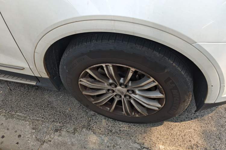 Used Cadillac XT5 2018 25T Luxury Model Right Front Wheel Hub