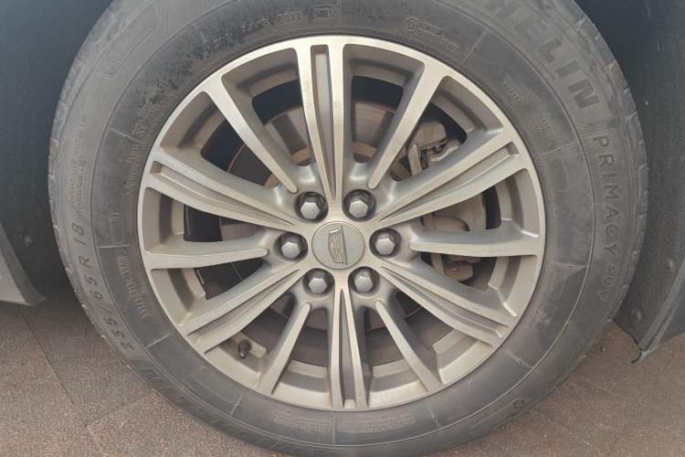 Used Cadillac XT5 2018 25T Luxury Model Right Front Wheel Hub