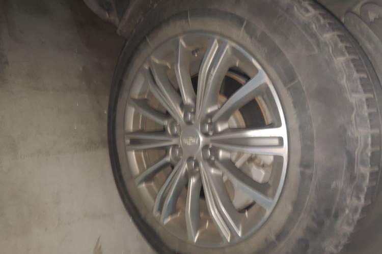 Used Cadillac XT5 2018 25T Luxury Model Right Front Wheel Hub