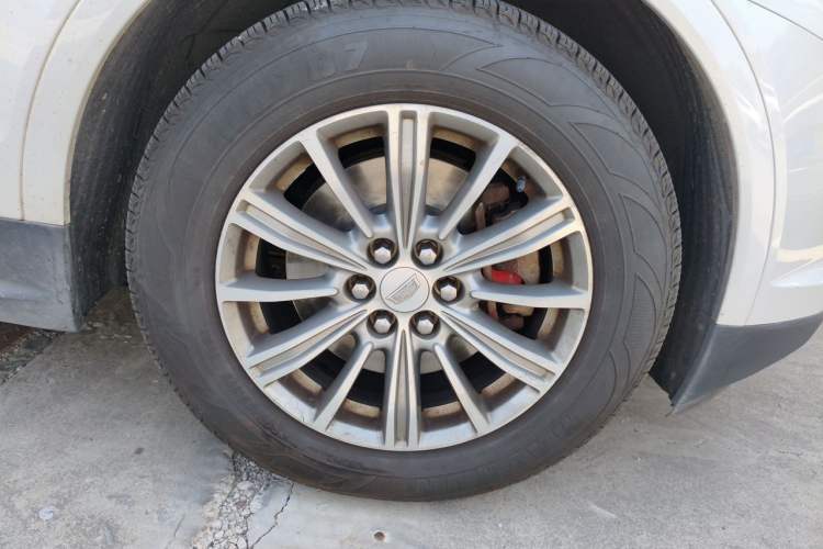 Used Cadillac XT5 2018 28T Four-Wheel Drive Luxury Model Right Front Wheel Hub