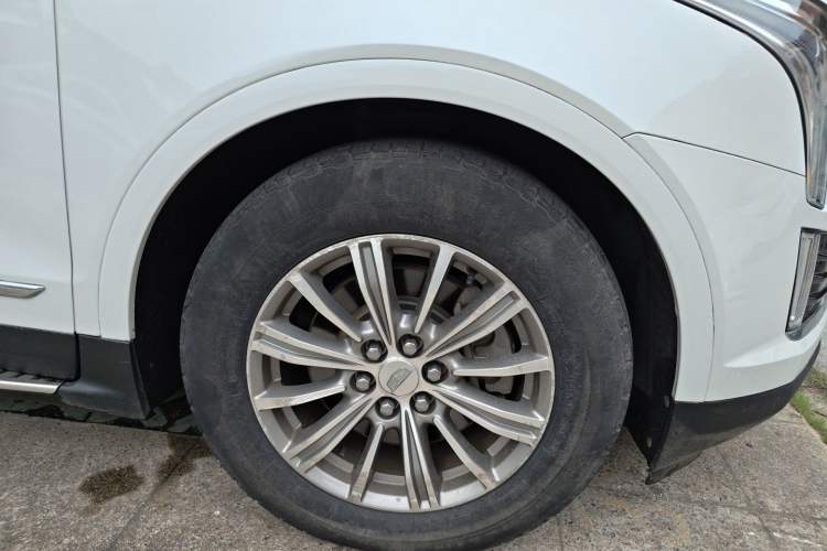 Used Cadillac XT5 2018 25T Luxury Model Right Front Wheel Hub
