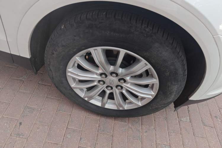 Used Cadillac XT5 2018 28E Four-Wheel Drive Tech Version Right Front Wheel Hub
