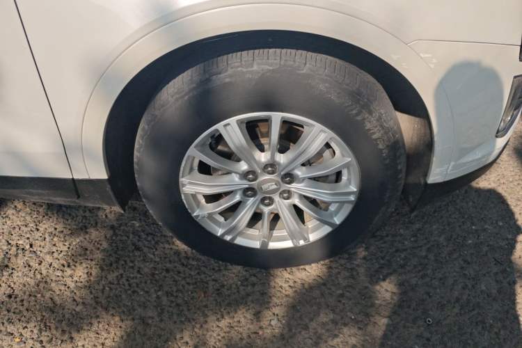 Used Cadillac XT5 2018 28E Four-Wheel Drive Tech Version Right Front Wheel Hub