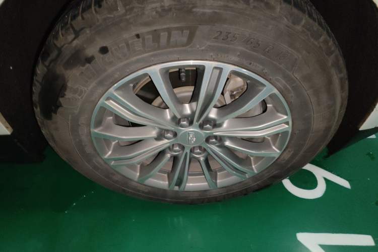 Used Cadillac XT5 2018 25T Luxury Model Right Front Wheel Hub