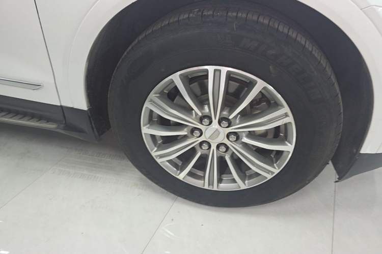 Used Cadillac XT5 2018 25T Luxury Model Right Front Wheel Hub