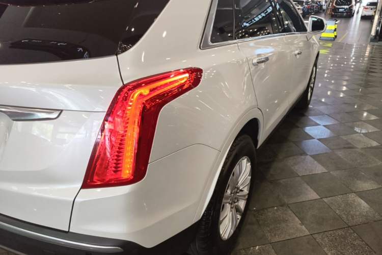 Used Cadillac XT5 2018 25T Tech Model Right Rear Taillight