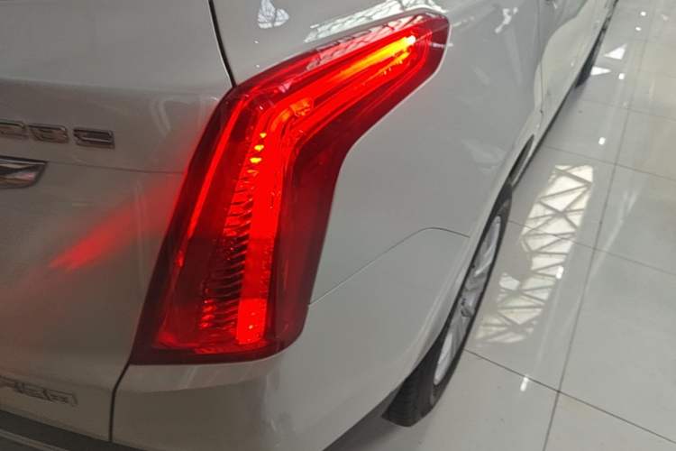 Used Cadillac XT5 2018 28E Four-Wheel Drive Tech Version Right Rear Taillight