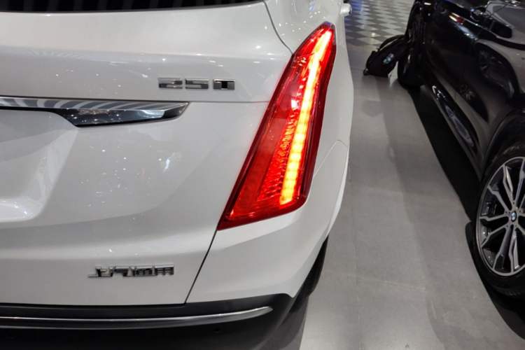 Used Cadillac XT5 2018 25T Luxury Model Right Rear Taillight