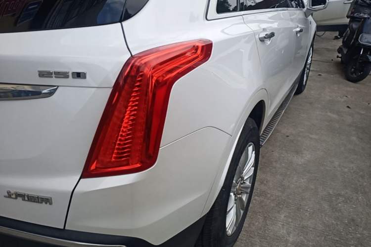 Used Cadillac XT5 2018 25T Tech Model Right Rear Taillight