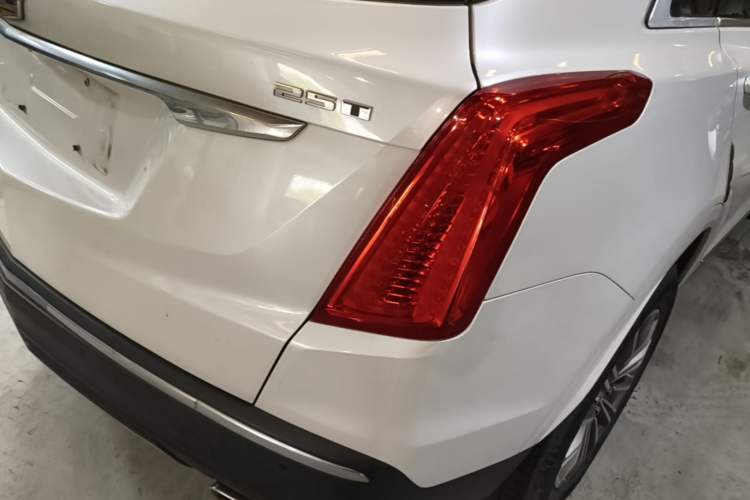 Used Cadillac XT5 2018 25T Luxury Model Right Rear Taillight