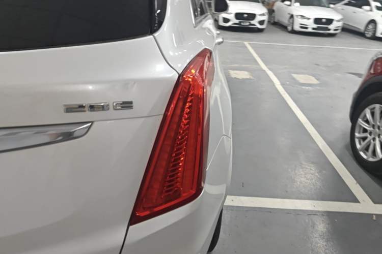 Used Cadillac XT5 2018 28E Four-Wheel Drive Tech Version Right Rear Taillight