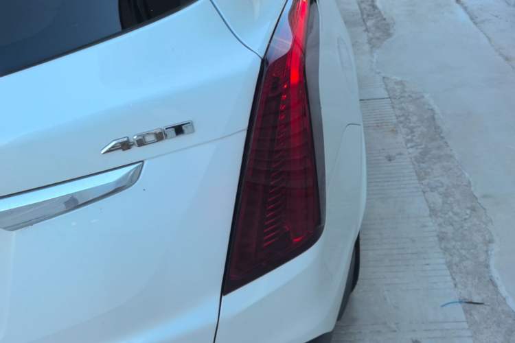 Used Cadillac XT5 2018 25T Luxury Model Right Rear Taillight