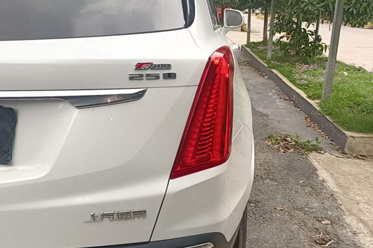 Used Cadillac XT5 2018 25T Tech Model Right Rear Taillight
