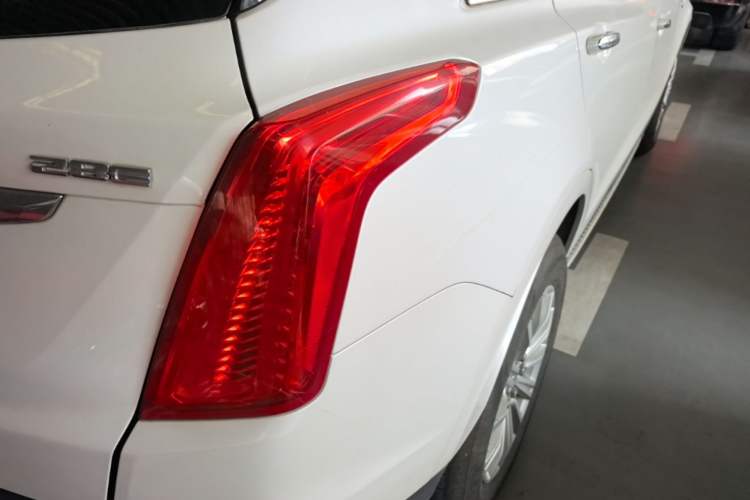 Used Cadillac XT5 2018 28E Four-Wheel Drive Tech Version Right Rear Taillight