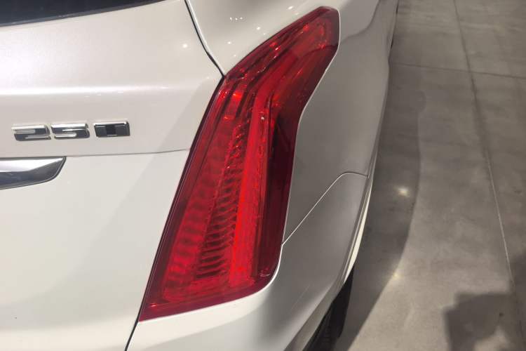 Used Cadillac XT5 2018 25T Luxury Model Right Rear Taillight
