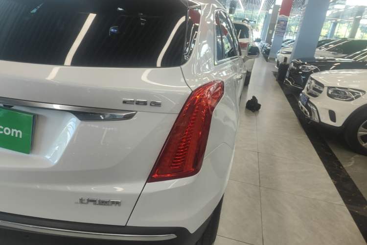 Used Cadillac XT5 2018 28E Four-Wheel Drive Tech Version Right Rear Taillight