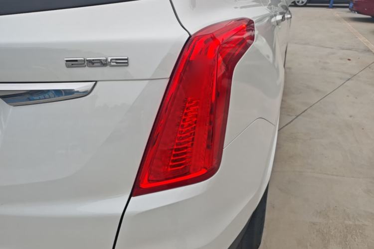 Used Cadillac XT5 2018 28E Four-Wheel Drive Tech Version Right Rear Taillight