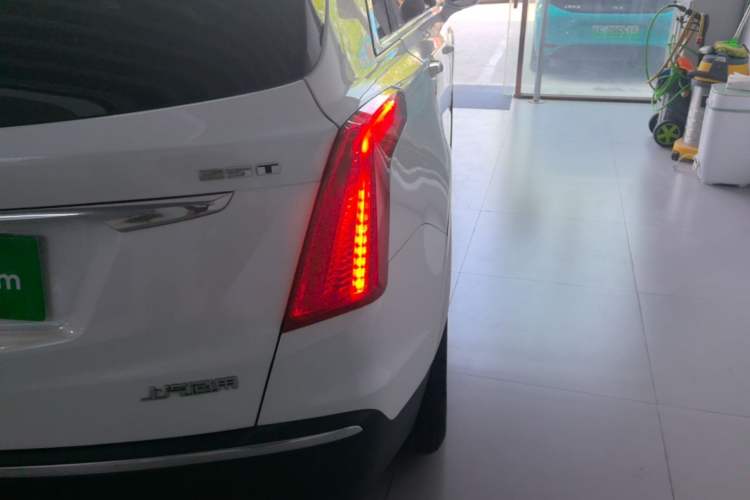 Used Cadillac XT5 2018 25T Luxury Model Right Rear Taillight