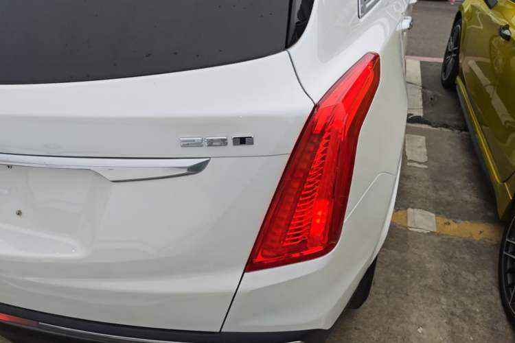 Used Cadillac XT5 2018 28T Four-Wheel Drive Luxury Model Right Rear Taillight