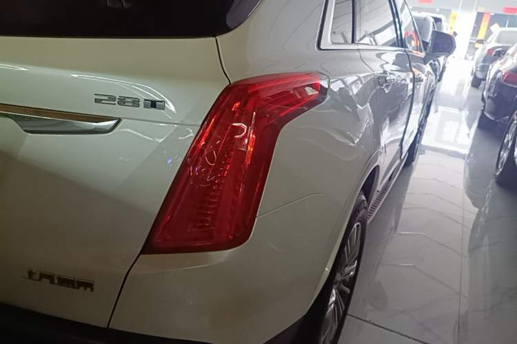 Used Cadillac XT5 2018 28T Four-Wheel Drive Luxury Model Right Rear Taillight