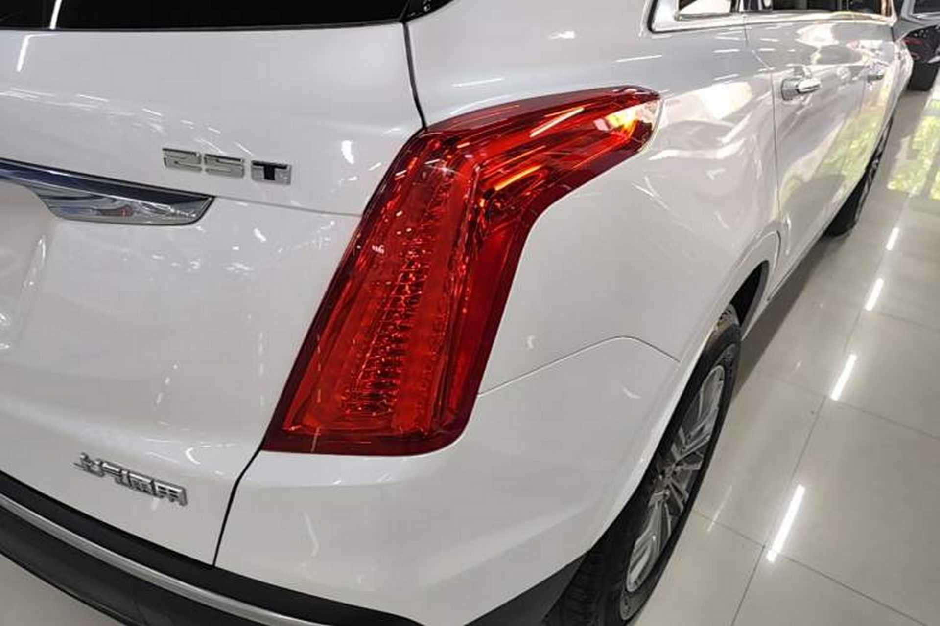 Used Cadillac XT5 2018 25T Luxury Model Right Rear Taillight