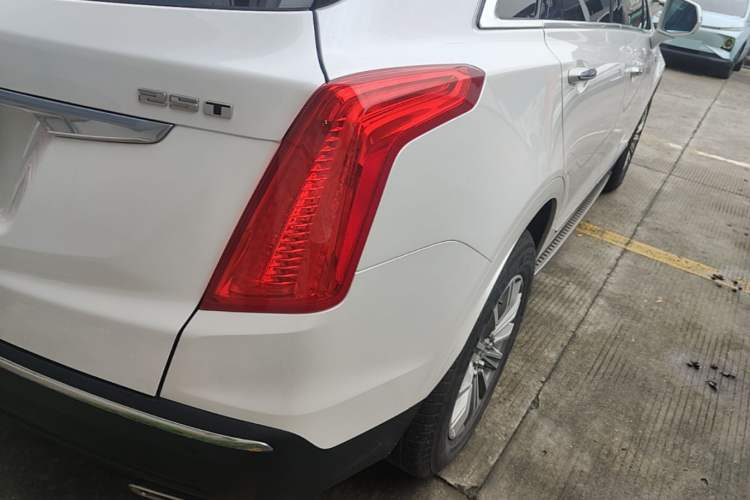 Used Cadillac XT5 2018 25T Luxury Model Right Rear Taillight