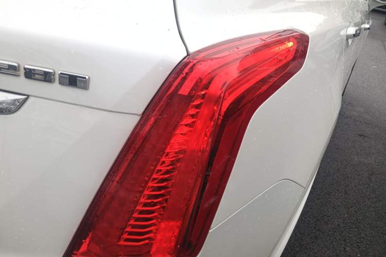 Used Cadillac XT5 2018 25T Luxury Model Right Rear Taillight