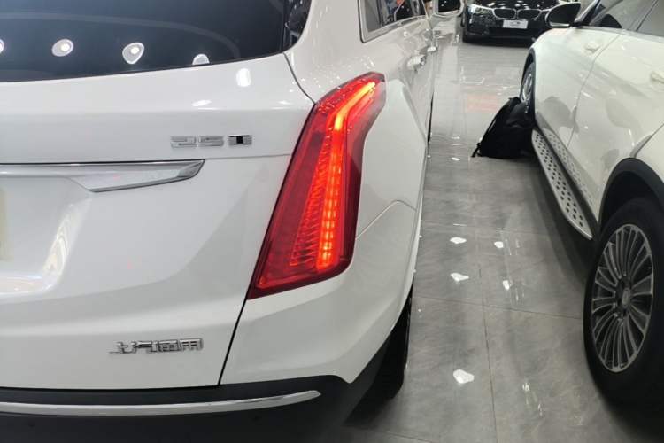 Used Cadillac XT5 2018 25T Luxury Model Right Rear Taillight
