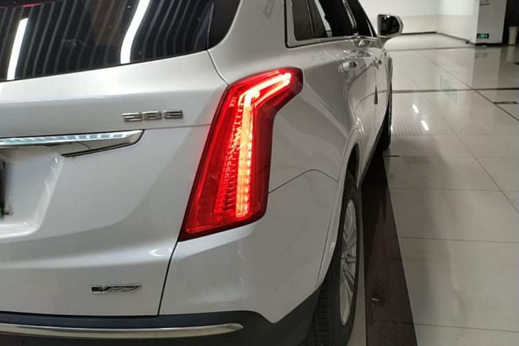 Used Cadillac XT5 2018 28E Four-Wheel Drive Tech Version Right Rear Taillight
