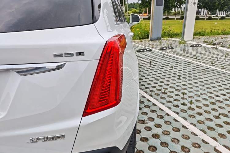 Used Cadillac XT5 2018 25T Luxury Model Right Rear Taillight