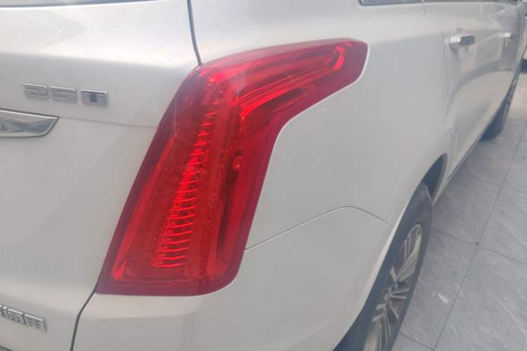 Used Cadillac XT5 2018 25T Luxury Model Right Rear Taillight