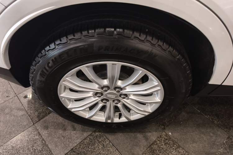 Used Cadillac XT5 2018 25T Tech Model Right Rear Wheel Hub