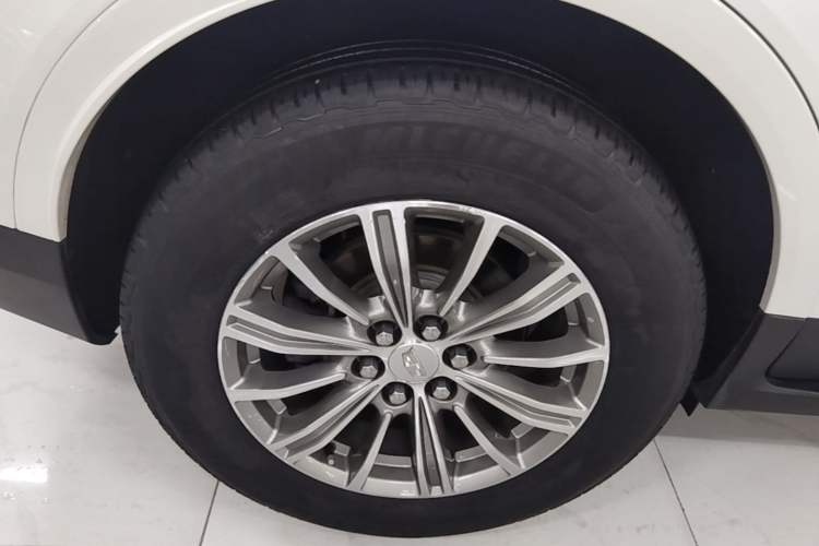 Used Cadillac XT5 2018 28T Four-Wheel Drive Luxury Model Right Rear Wheel Hub