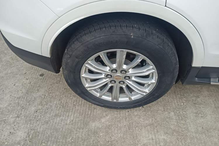 Used Cadillac XT5 2018 25T Tech Model Right Rear Wheel Hub