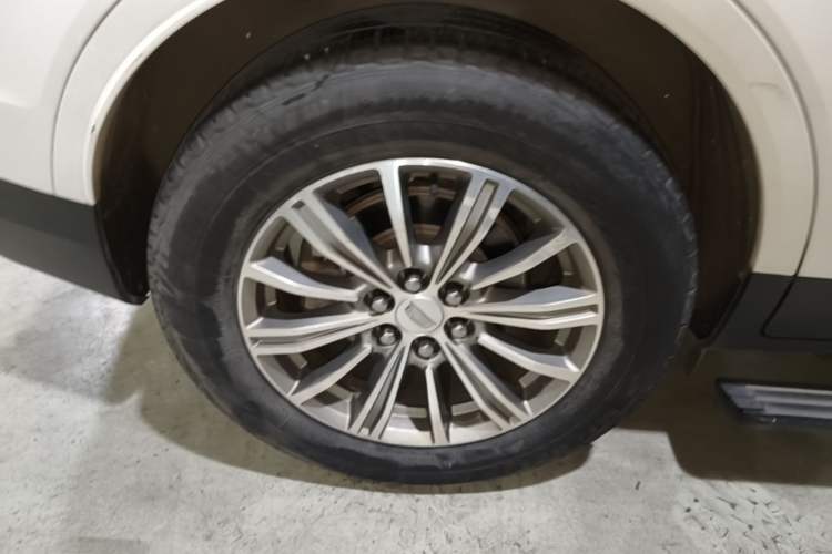 Used Cadillac XT5 2018 25T Luxury Model Right Rear Wheel Hub