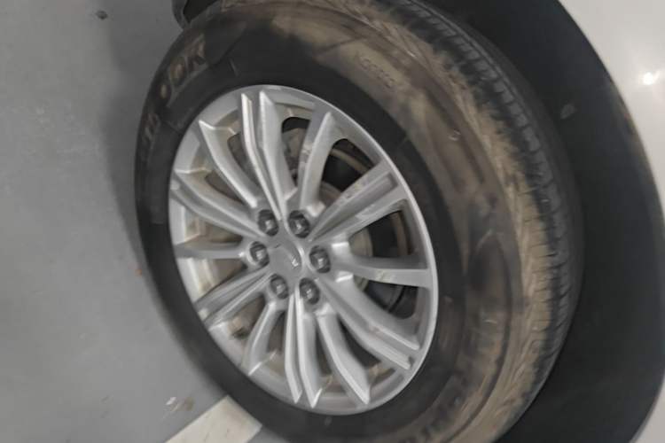 Used Cadillac XT5 2018 28E Four-Wheel Drive Tech Version Right Rear Wheel Hub