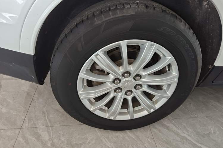 Used Cadillac XT5 2018 28E Four-Wheel Drive Tech Version Right Rear Wheel Hub