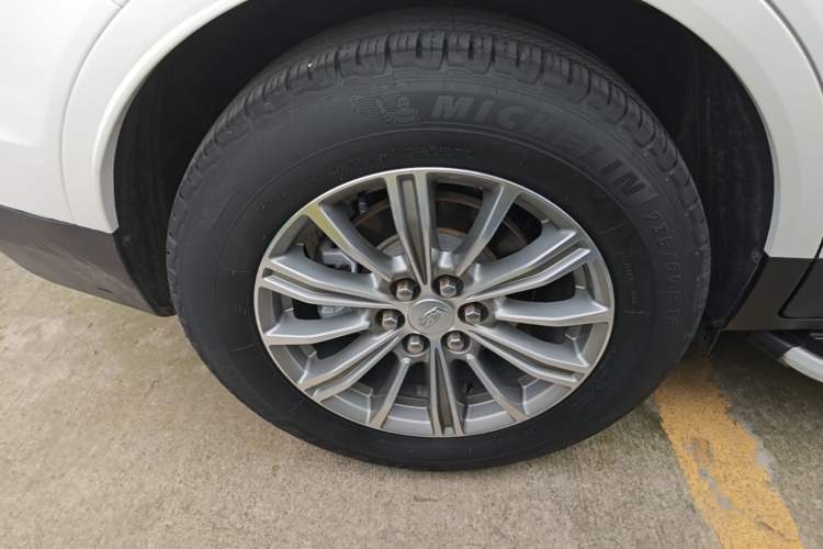 Used Cadillac XT5 2018 28T Four-Wheel Drive Luxury Model Right Rear Wheel Hub